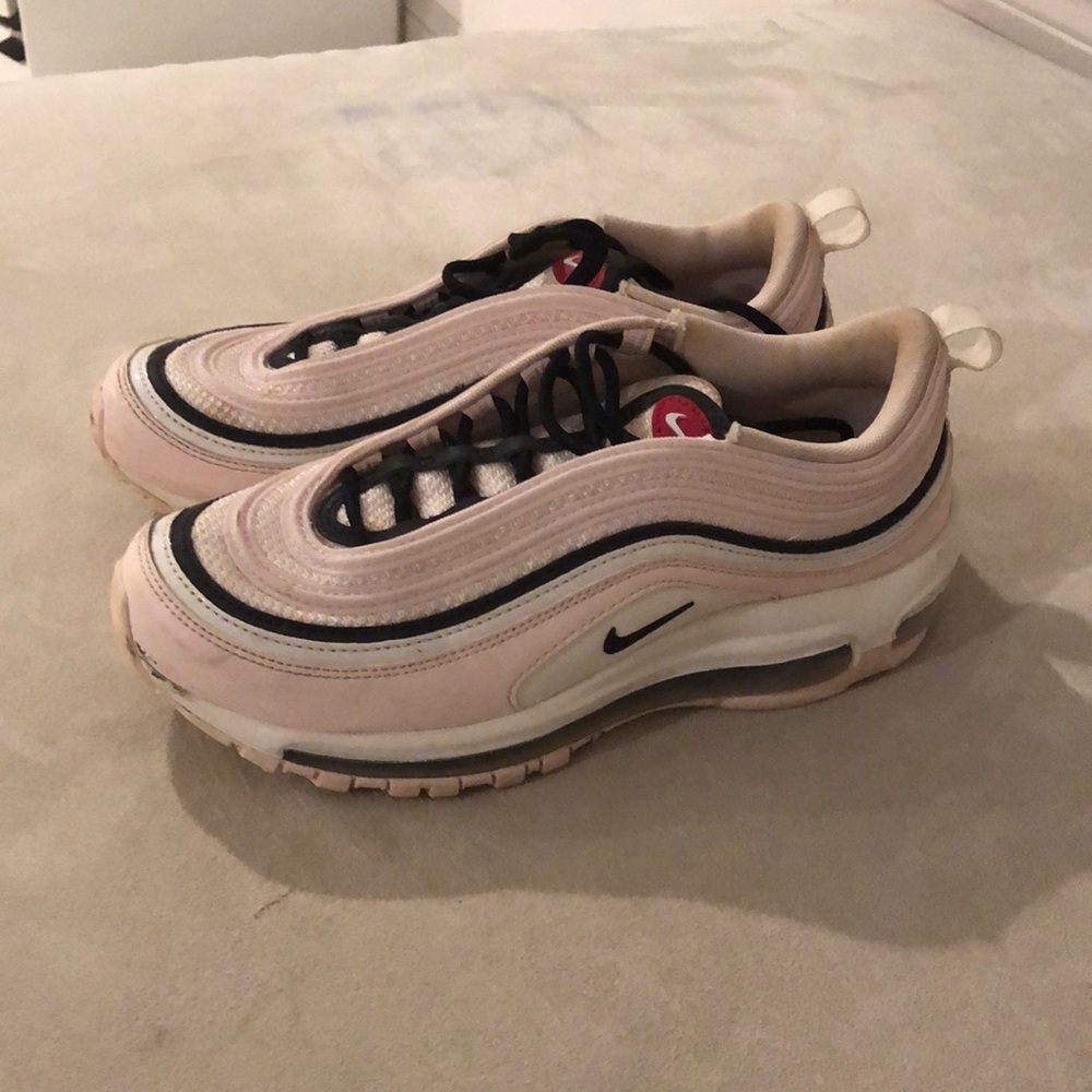 NIKE Athletic Shoes